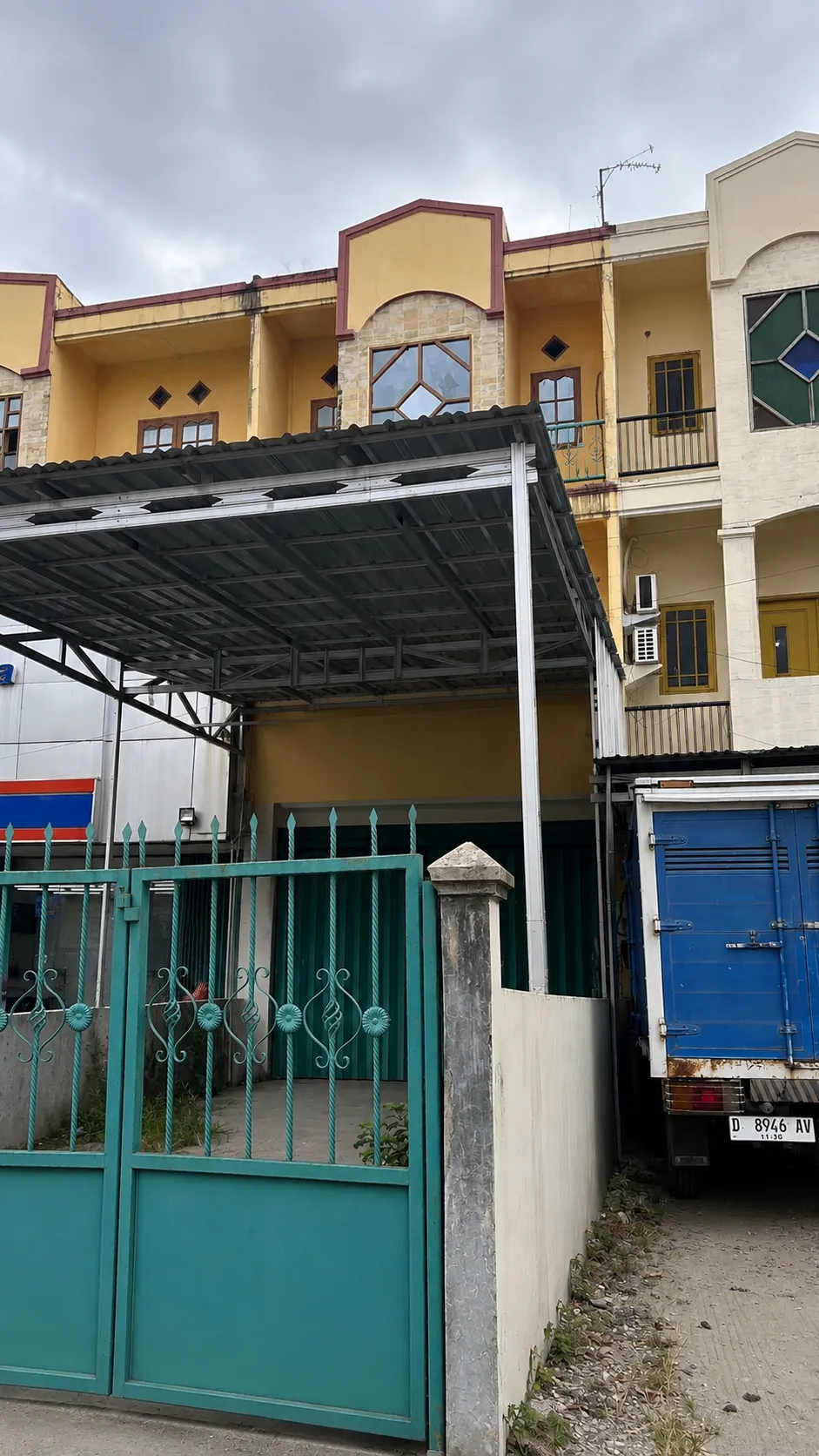 Three-Storey Shophouse for Rent on Jl. Pramuka, Banjarmasin